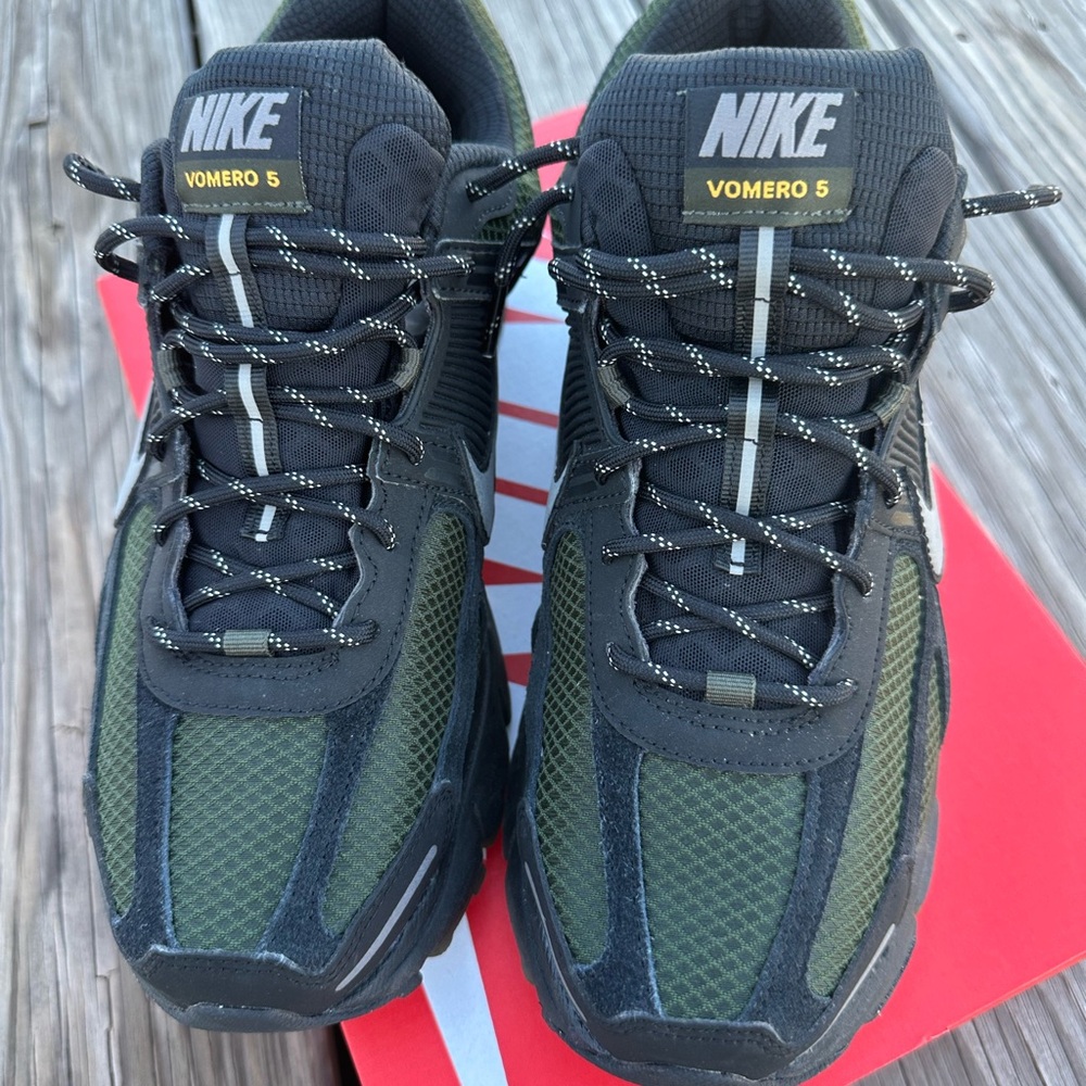 Nike Zoom Vomero 5 Sneakers